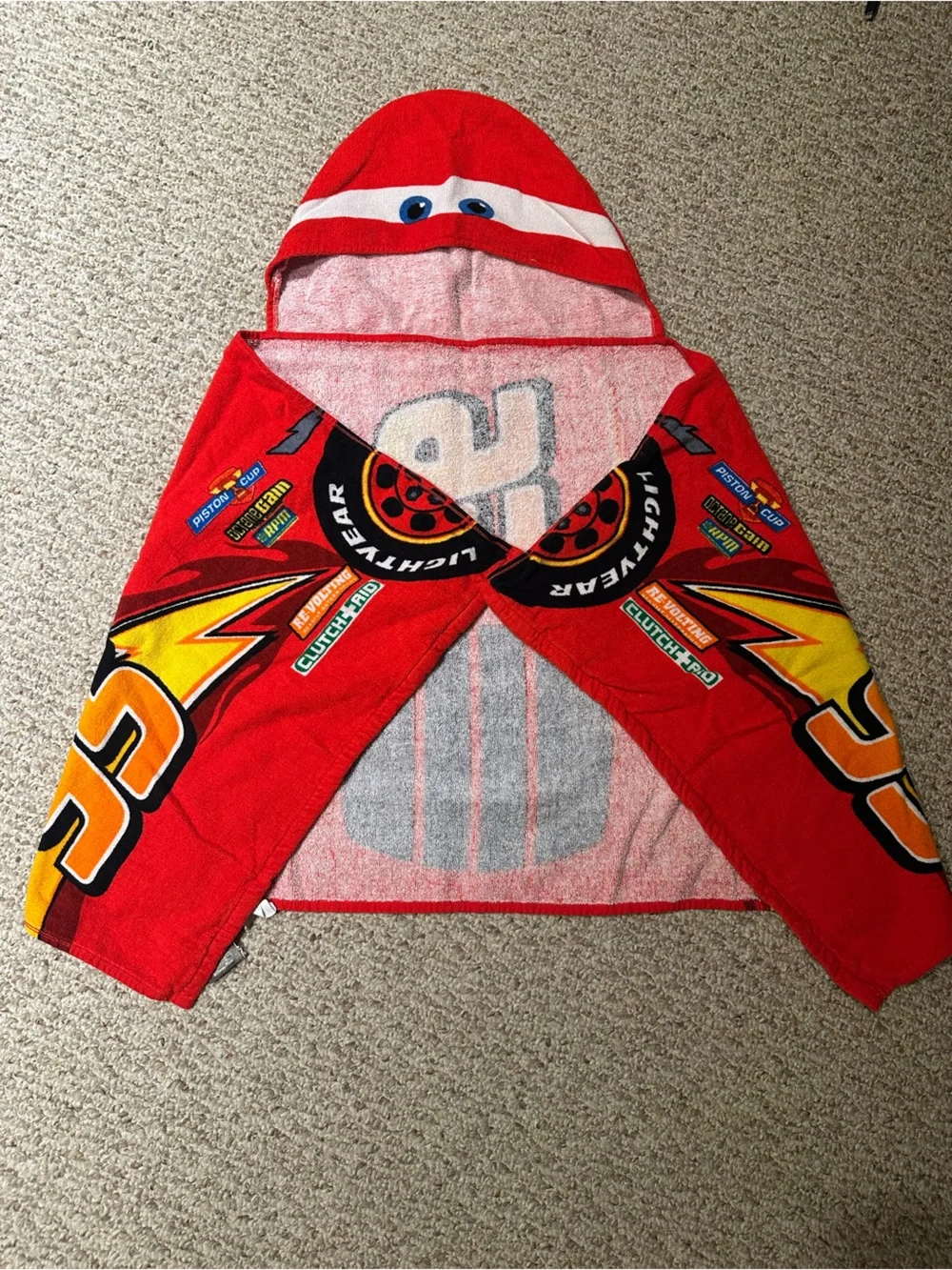 Disney Lightning McQueen Hooded Kids Towel - Picture 4 of 9